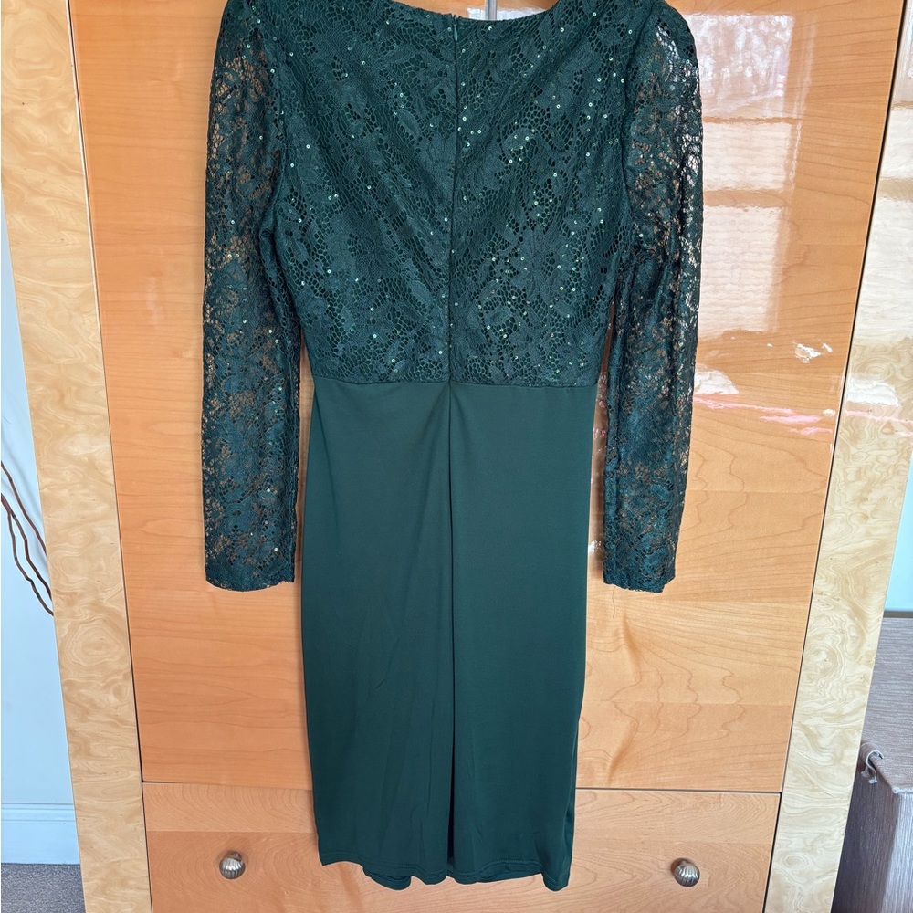 Elegant Green Lace Dress - Picture 2 of 2